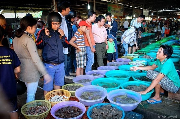 Chợ hải sản Hàng Dương - chuyên bán hải sản tươi sống