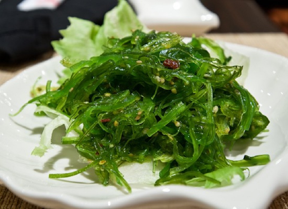 Rong biển trộn mè Nhật rất tốt cho trẻ em và phụ nữ mang thai.