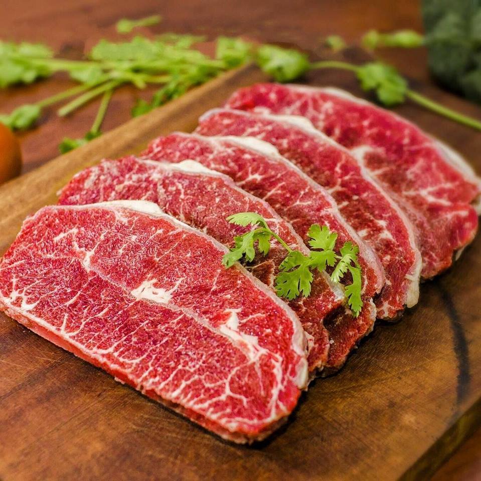  Phần thịt đỏ có nhiều vân mỡ xe kẻ nên thịt mền mại, ngọt thịt và béo nhẹ. Đặc biệt, phần thịt này có cuốn gân mền bên trong giúp các thớ thịt có độ giòn và rất ngọt thịt.